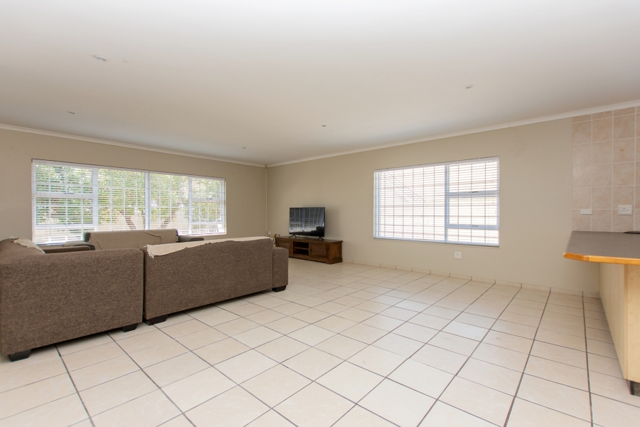 3 Bedroom Property for Sale in Middedorp Western Cape